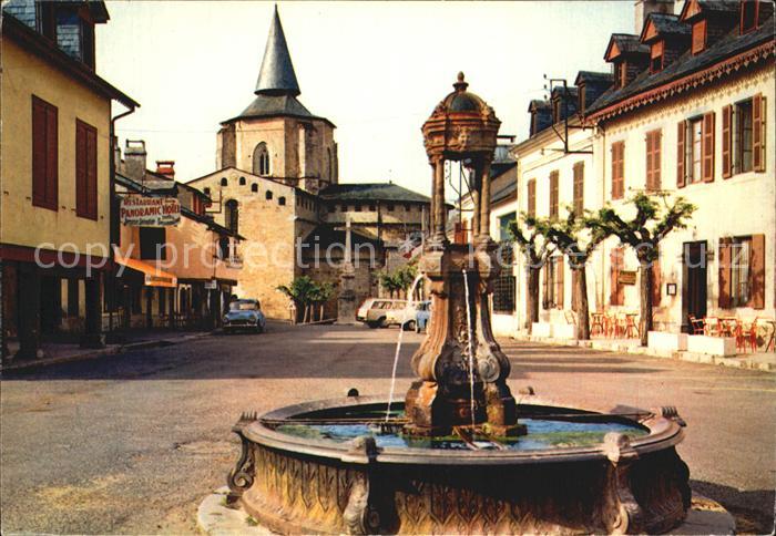 Saint-Savin Hautes-Pyrenees Fontaine Eglise