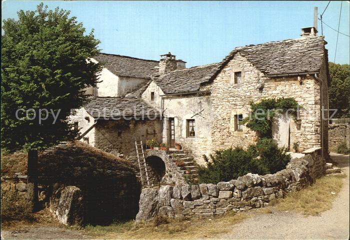 Sainte-Enimie Maison couverte en lauzes