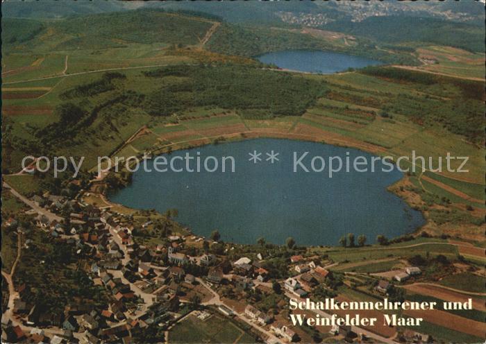 Schalkenmehren mit Schalkenmehrener Maar und Weinfelder Maar Fliegeraufnahme