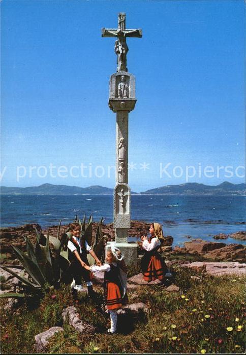 Galizien Kinder in Tracht am Kreuz