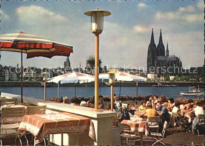 Koeln Rhein Rheinpartie mit Dom
