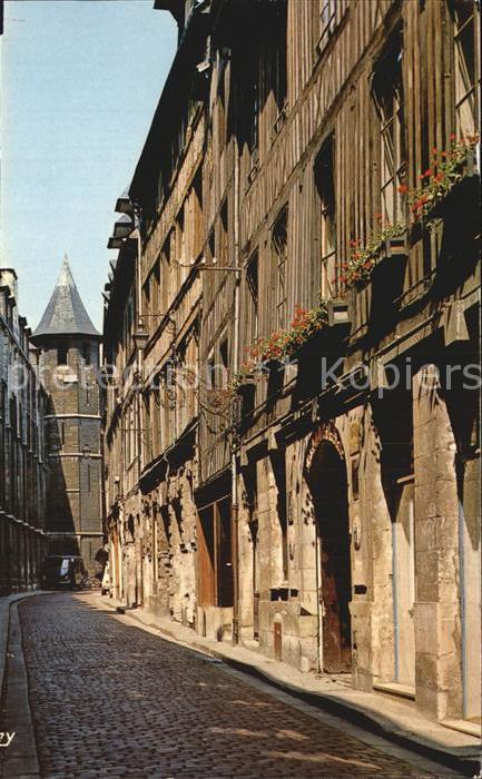 Rouen La vieille rue St Romain et ses maisons anciennes