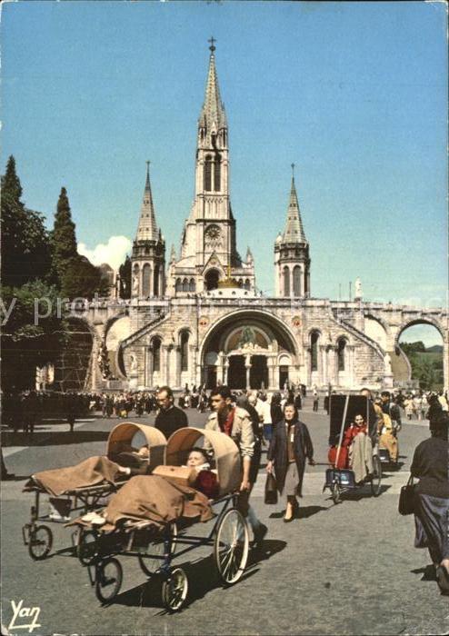 Lourdes Hautes Pyrenees Prozession Esplanade Rückkehr der Krank