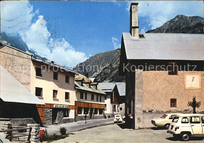 Pelvoux La Place et l'Eglise