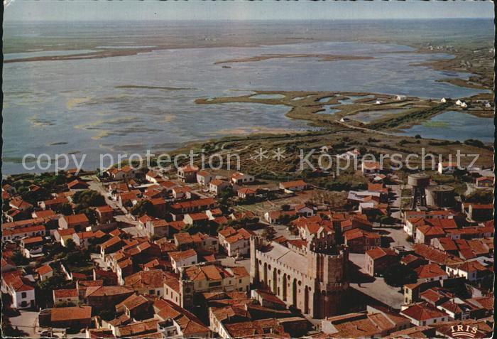 Les Saintes-Maries-de-la-Mer Eglise fortifiee La Camargue et la rout