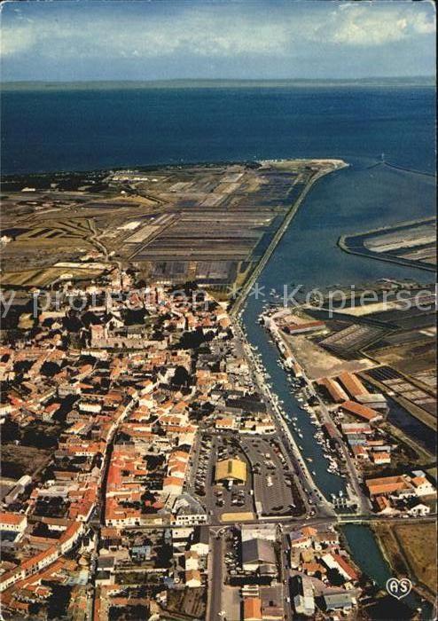 Ile de Noirmoutier Vue generale aerienne Le Port et les Marais Salants