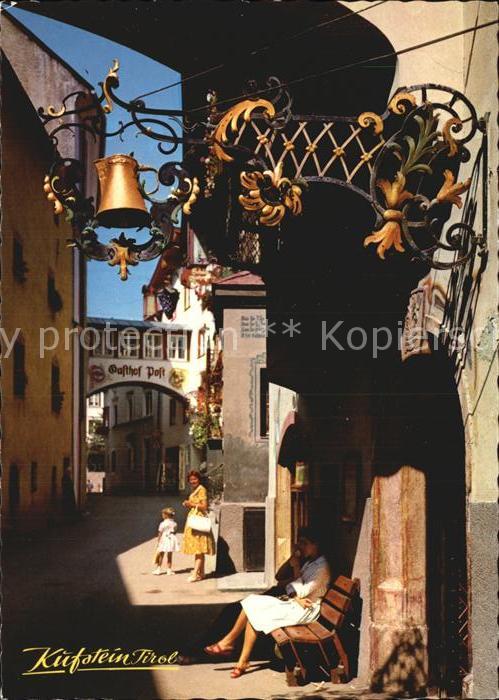 Kufstein Tirol Roemerhofgasse mit der Alttiroler Gaststaette Auracher Loechl