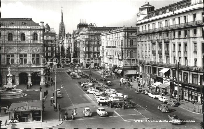Wien Kaerntnerstrasse mit Stephansdom