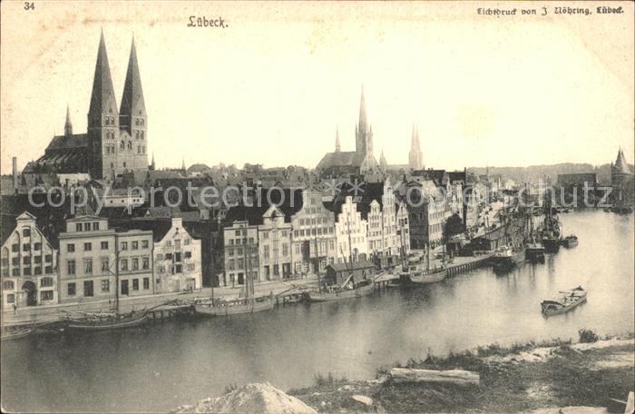 LueBECK  CITY Haeuserpartie an der Trave Altstadt Kirche
