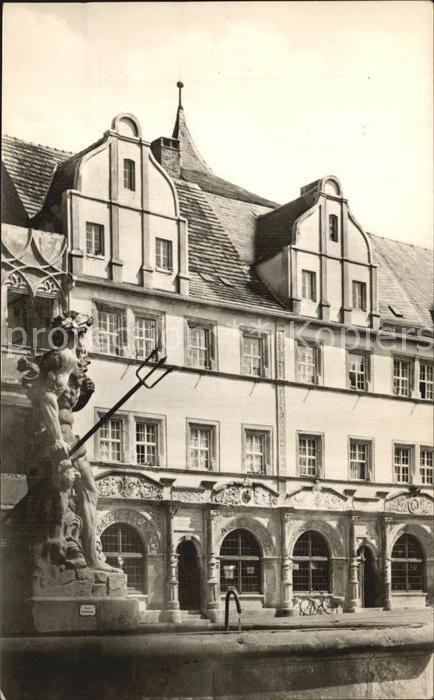 Weimar Thueringen Neptunbrunnen mit Cranachhaus