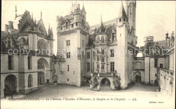 Pierrefonds Oise Le Chateau Escalier d_Honneur Donjon e