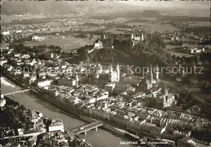 Salzburg Oesterreich Festspielstadt Schloss Festung Hohensalzburg Fliegeraufnahm