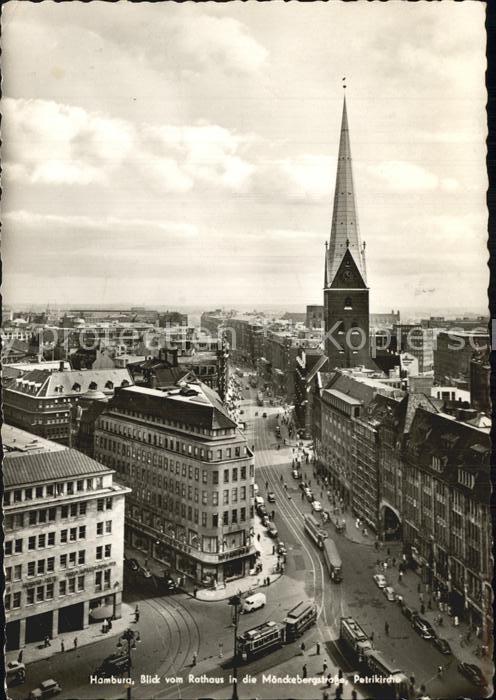 HAMBURG CITY Blick vom Rathaus in die Moenckebergstrasse Petrikirche
