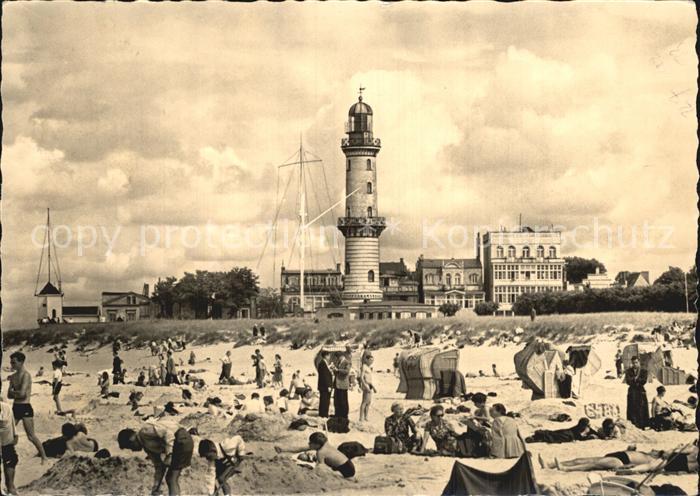 Warnemuende Ostseebad Strand mit Leuchtturm