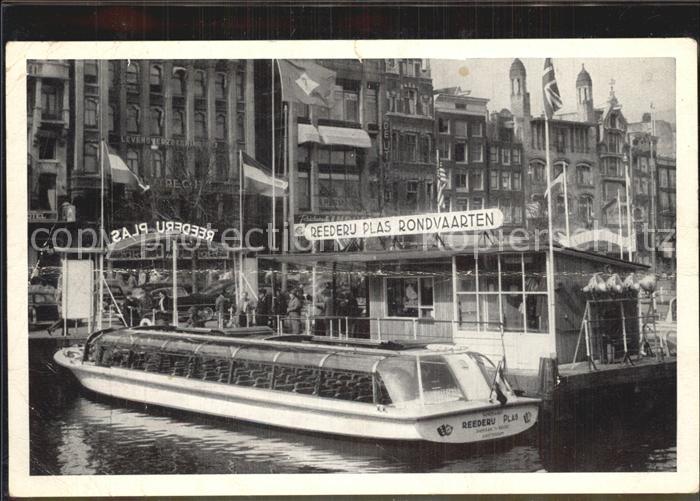Amsterdam Niederlande Rundfahrt durch Grachten und Haefen Faehrschiff