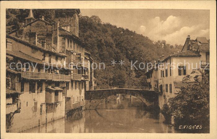 Vignes Pyrenees-Atlantiques Le Pays Basque Vieilles Maisons a St Jean Pied de Po