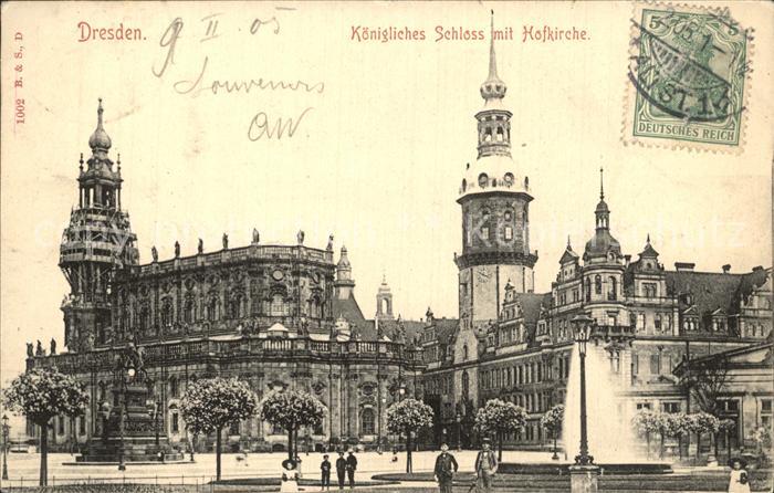 DRESDEN Elbe Koenigliches Schloss mit Hofkirche