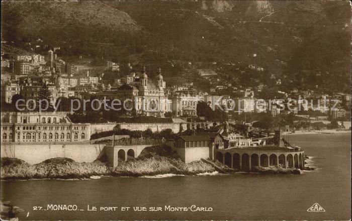 Monaco Le port et vue sur Monte Carlo