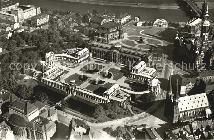 DRESDEN Elbe Zwinger Theaterplatz vor der Zerstoerung 1945