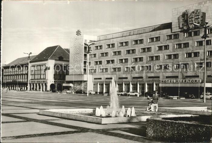 Neubrandenburg Hotel Vier Tore Karl Marx Platz Springbrunnen
