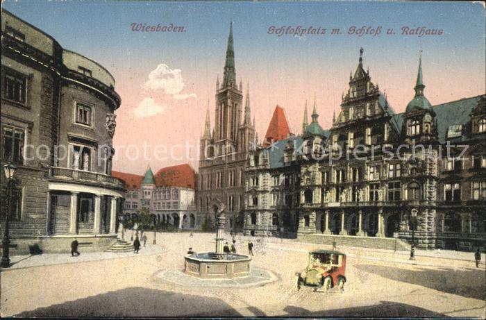 Wiesbaden Schlossplatz mit Schloss und Rathaus