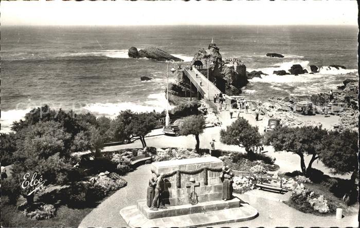 Biarritz Pyrenees Atlantiques Monument aux Morts et le Rocher de la V