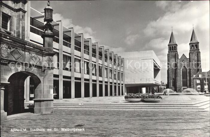 Arnhem Stadhuis en St. Walburgskerk