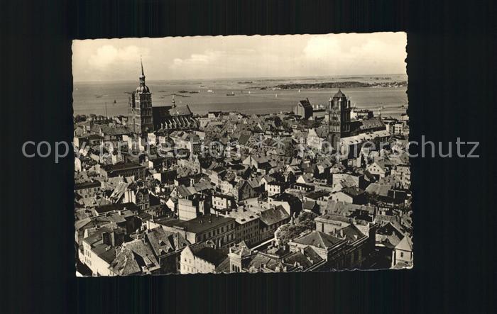 Stralsund Mecklenburg Vorpommern Fliegeraufnahme mit Jakobi- und Nicolaikirche