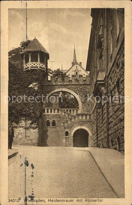 Wiesbaden Heidenmauer mit Roemertor
