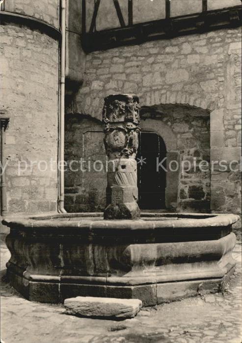 Schleusingen Brunnen im Hof der Bertholdsburg