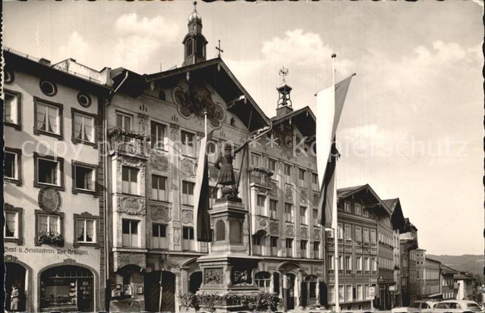 Bad Toelz Rathaus und Winzererdenkmal