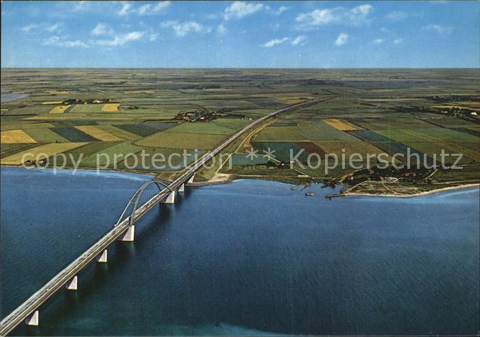 Fehmarnsund Bruecke mit Blick auf Insel Fehmarn Fliegeraufnahme