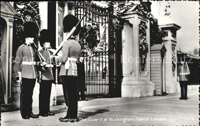 Leibgarde Wache Changing the Guard Buckingham Palace Lo
