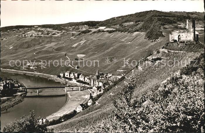 BERNKASTEL-KUES Berncastel Rheinland-Pfalz Panorama mit Burg Landshut Weinberge