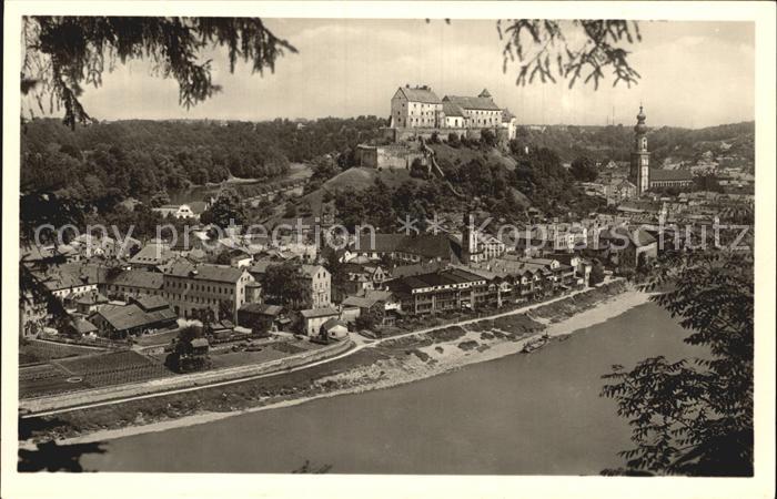 Burghausen Salzach Stadtbild mit Burg