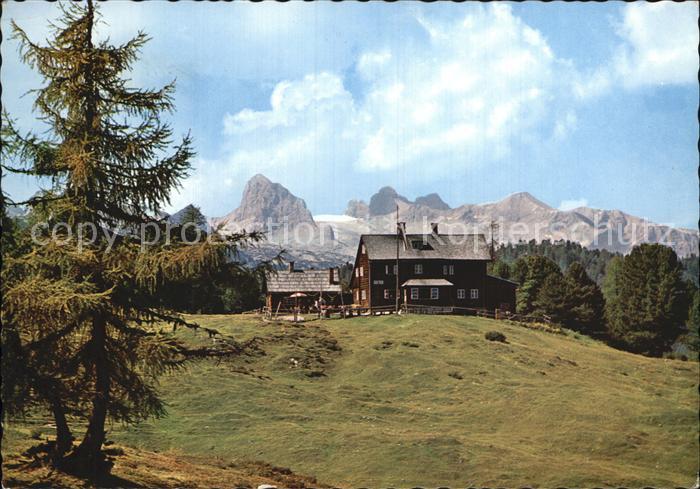 Bruenner Huette Berghuette Alpen im Sommer