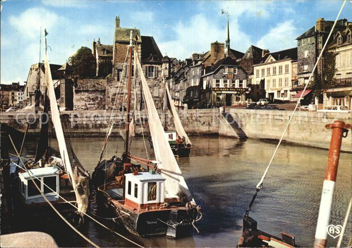 Honfleur La Lieutenance et le port