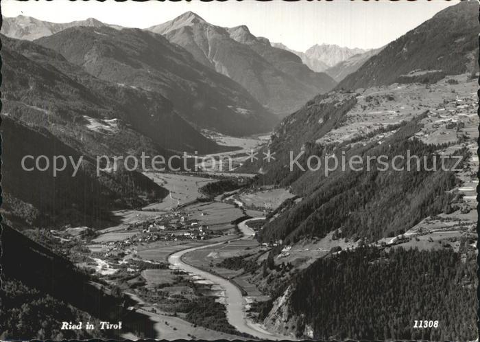 Ried Tirol Alpenpanorama Fliegeraufnahme