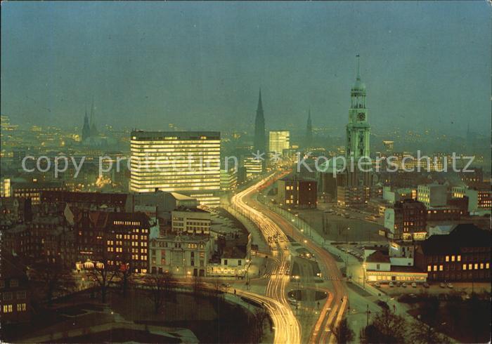 HAMBURG  CITY Blick ueber die Stadt Nachtaufnahme