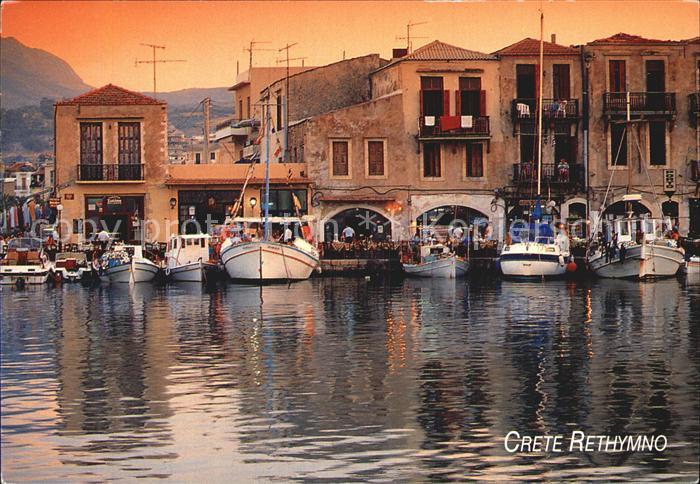 Rethymno Kreta Hafen in der Abendsonne Fischkutter