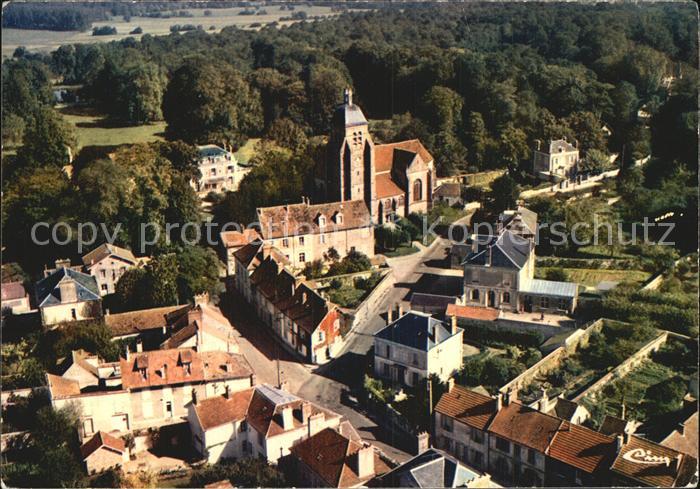 Faremoutiers Fliegeraufnahme mit Kirche