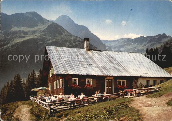 Mittelberg Kleinwalsertal Stuetzalpe mit Baerenkopf und Widderstein