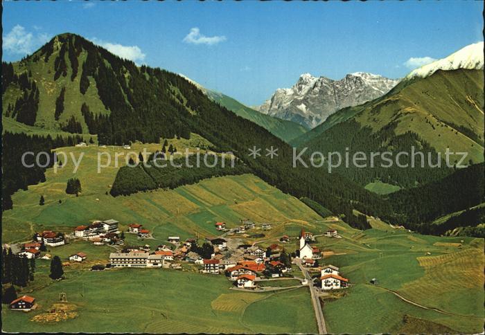 Berwang Tirol mit Zugspitze Fliegeraufnahme