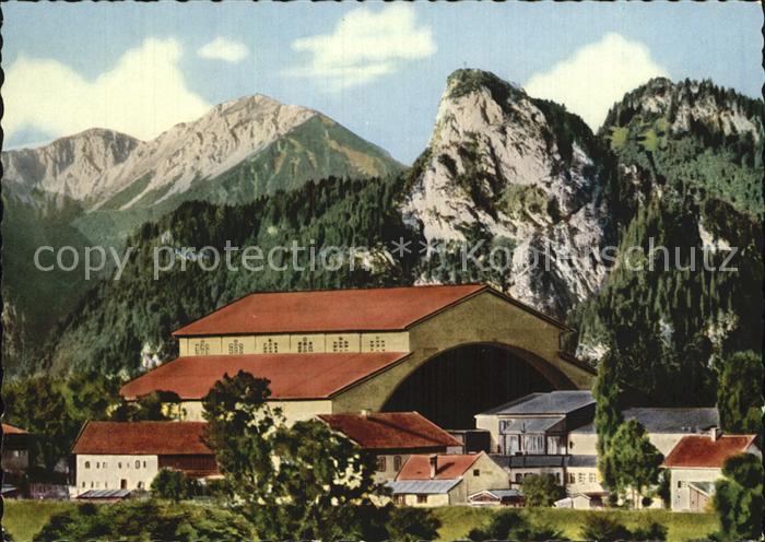 OBERAMMERGAU Bayern Passionsspielhaus mit Notkarspitze und Kofel