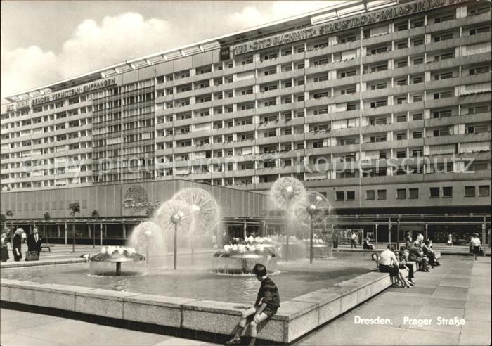 DRESDEN Elbe Prager Strasse Brunnen