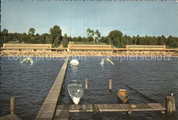 Wannsee Strandbad mit Bootssteg