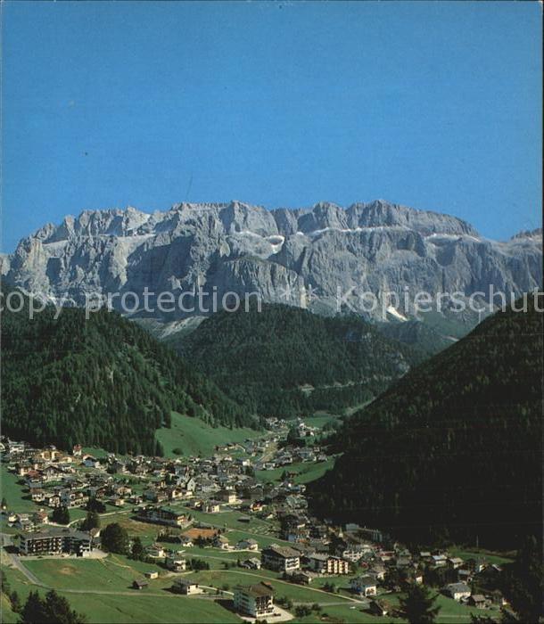Wolkenstein Groeden mit Sella Gruppe