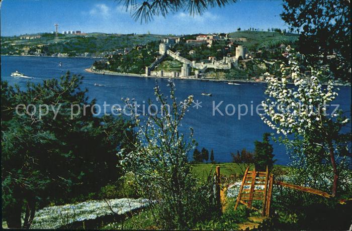 Bosphore Blick ueber die Bosphoruslandschaft von Asien nach Europa mit der Festu