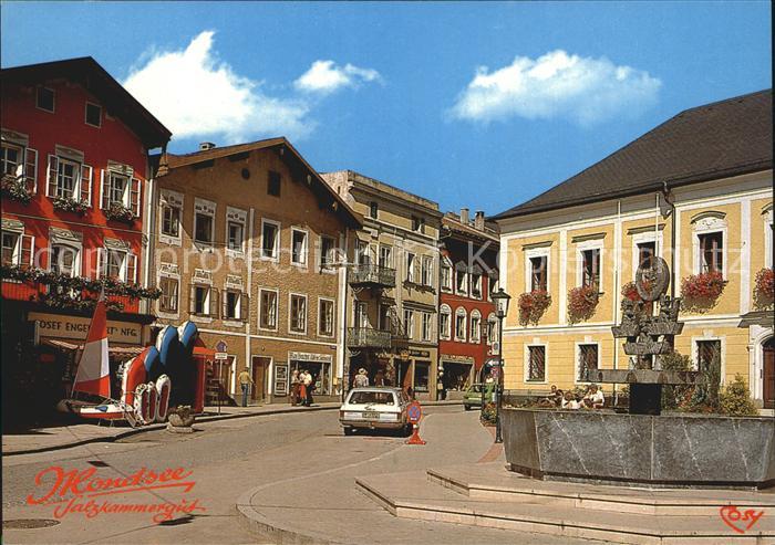 Mondsee Salzkammergut Dorfpartie Brunnen