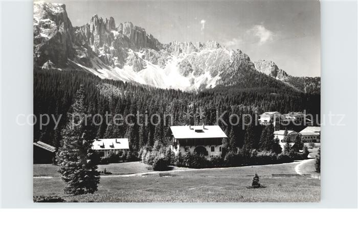 Karersee Suedtirol Waldhaus mit Latemargruppe